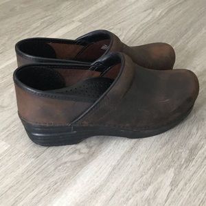 Dankso Rustic Brown Shoe Size 39 (USW 9)